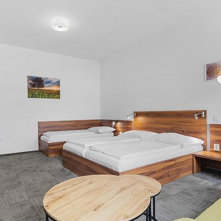 Penzion Na Náměstí Dvůr Králové nad Labem Esterno foto