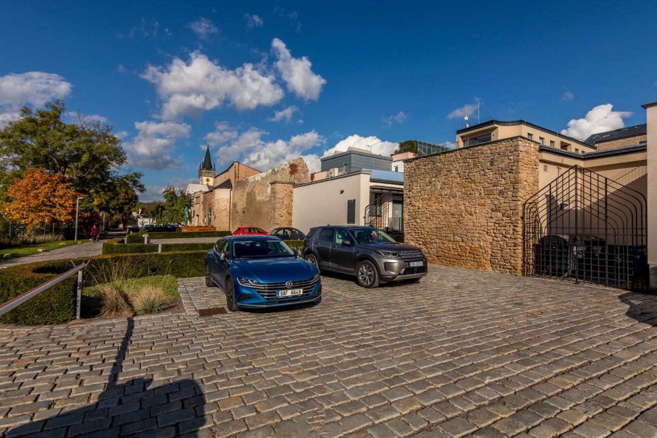Penzion Na Náměstí Dvůr Králové nad Labem Esterno foto