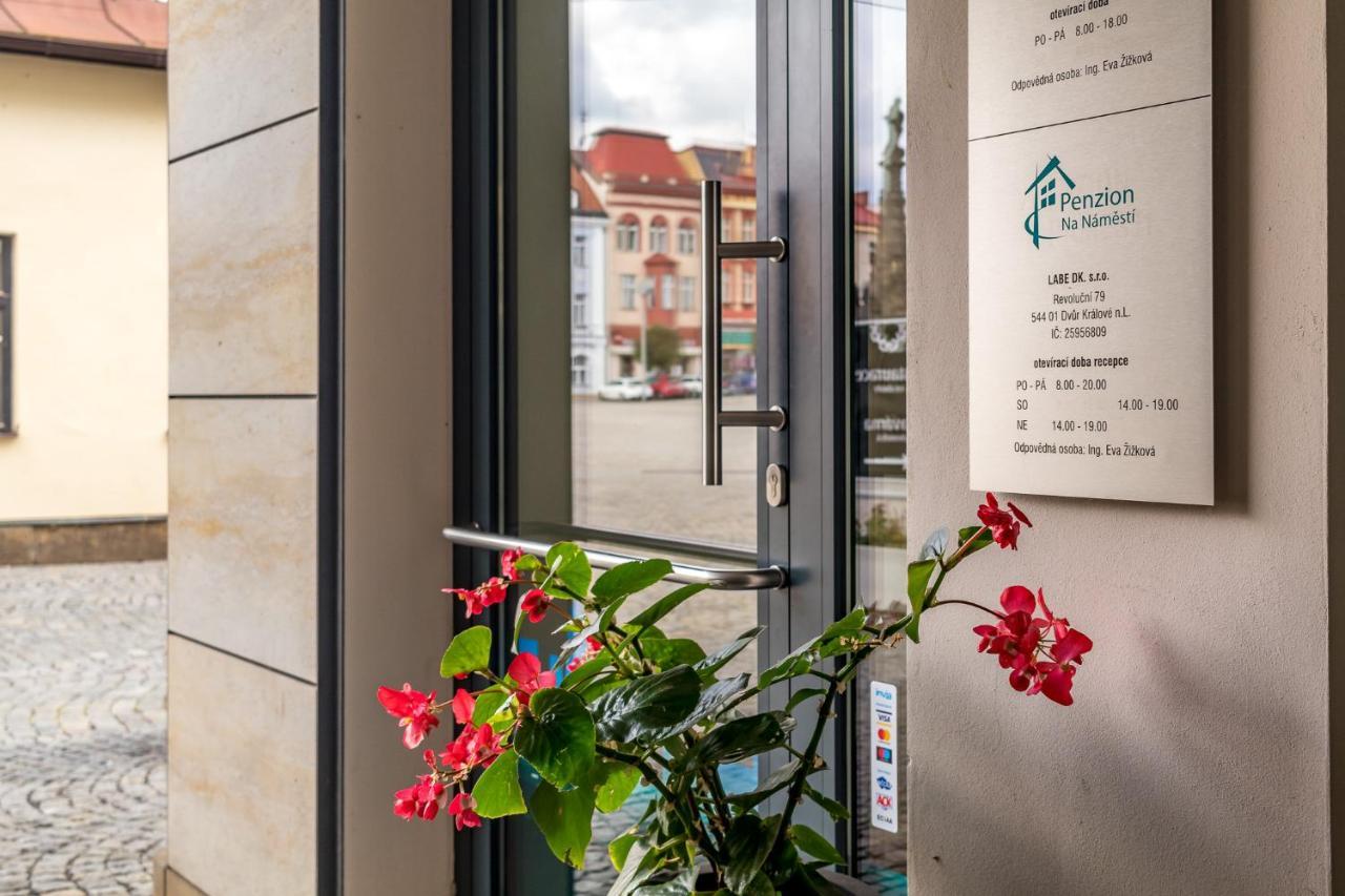 Penzion Na Náměstí Dvůr Králové nad Labem Esterno foto
