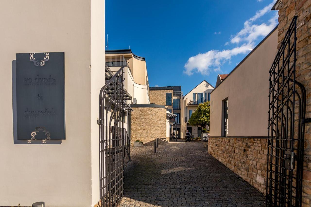 Penzion Na Náměstí Dvůr Králové nad Labem Esterno foto