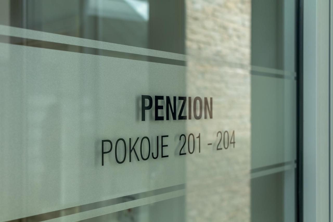 Penzion Na Náměstí Dvůr Králové nad Labem Esterno foto